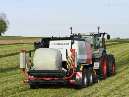 Bild 2:Biete Rundballenpresse