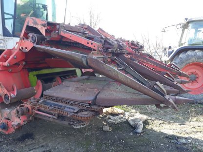 Bild 5:Mähdrescher Claas Dominator Maxi 98 SL mit Maisvorsatz