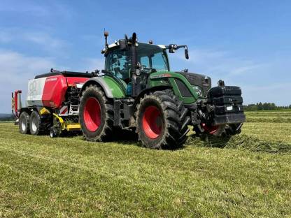 Bild 3:Biete Rundballenpresse