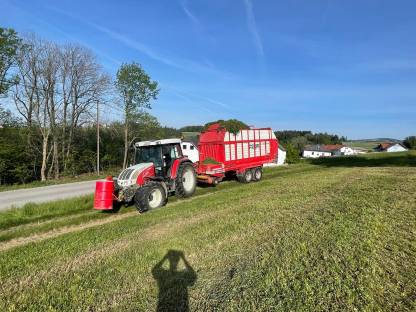 Bild 2:Grünlandernte mit Europrofi