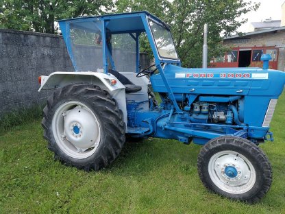 Traktor Ford Super Dexta 3000-8