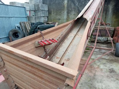 Bild 4:Pöttinger Master Förderband 12 m