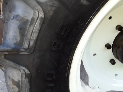 Bild 5:2 Stk. Kompletträder 340/85 R 28 mit Verstellfelge