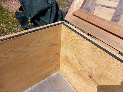 Bild 4:Saatboxen mit Lüftungsboden