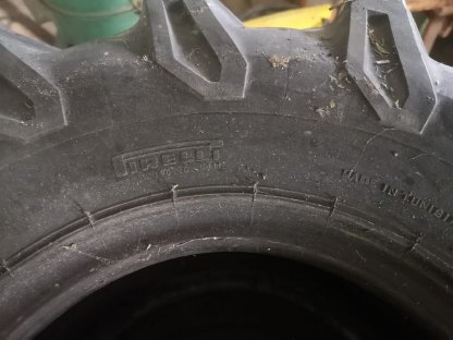 Reifen für Carraro oder ähnliche Pirelli im 110 10.0/80-12