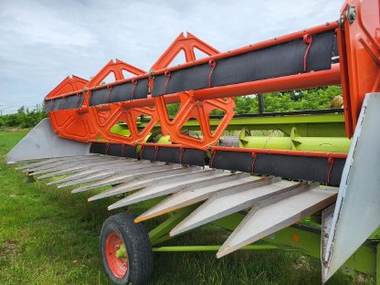 Bild 4:Claas Sonnenblumenschneidwerk