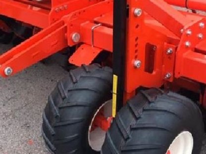 Bild 7:Zwillingsräder Maschio Fräse