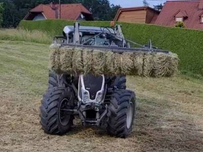 Bild 2:Ballenpressen