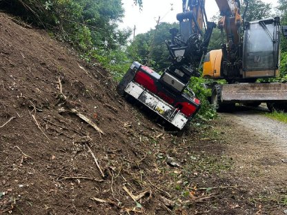 Bild 4:Böschungspflege System Erdbau Bayer