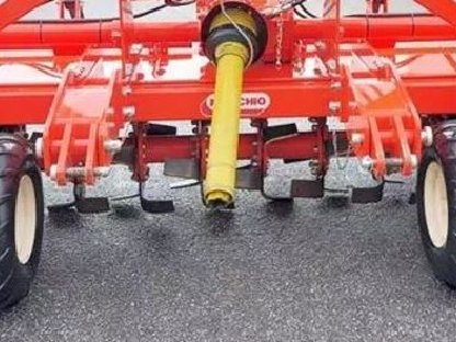 Bild 8:Zwillingsräder Maschio Fräse