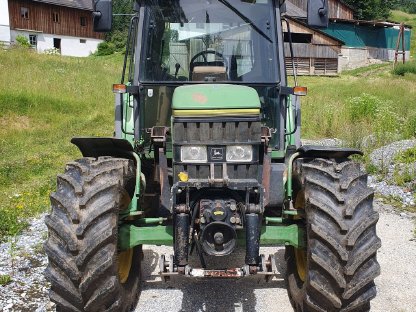 Traktor John Deere 6100