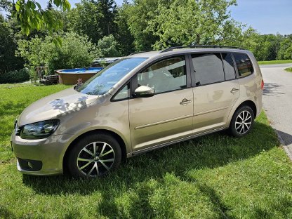 VW Touran Karat 1,6 BMT TDI DSG Kombi / Family Van