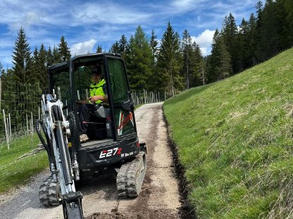 Bild 5:Biete Erdbewegungen, Gartengestaltung, Grabungsarbeiten usw