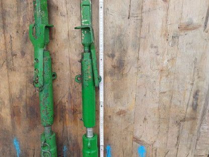 Bild 3:2 Stk. Hubstreben mit Spindel für John Deere Traktor
