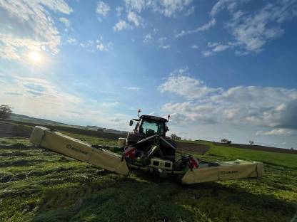 Bild 3:Mäharbeiten / Mähkombinationen / Lohnarbeit