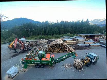 Bild 2:Lohnspaltung, Brennholzaufarbeitung