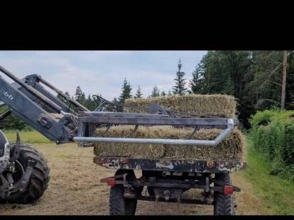 Bild 4:Ballenpressen