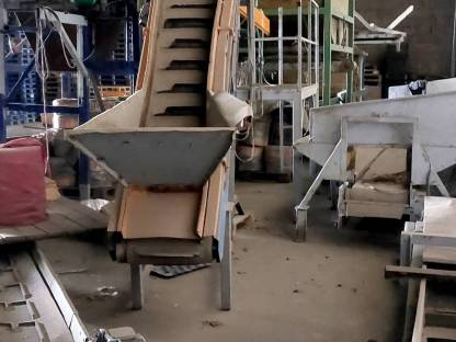 Förderbänder und Zwiebelmaschine