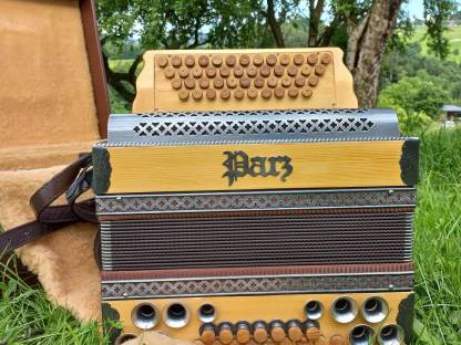 Bild 2:Steirische Harmonika Parz