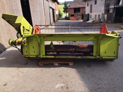 Bild 2:Claas Schneidwerk
