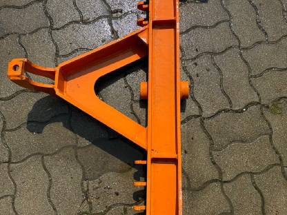 Bild 2:Hydrac Schneepflug Dreipunkt