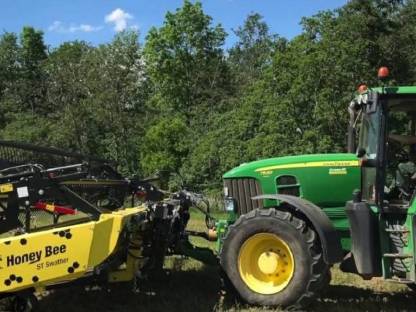 Bild 2:Schwadmähen mit Honey Bee ST21