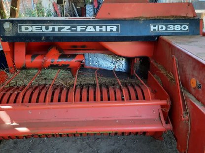 HD-Presse mit Ballenschleuder Deutz-Fahr HD 380