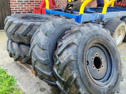 Bild 2:Unimog Felgen 13x20 Reifen 405/70 R20 Räder