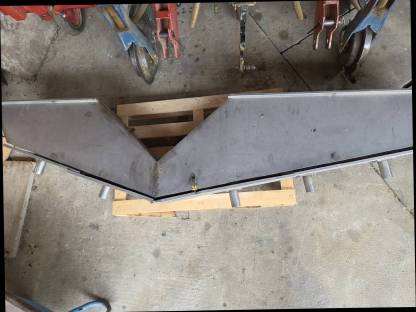 Bild 9:Monosem 5-reihiger Düngerbehälter-Aufsatz