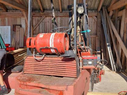 Bild 2:Stapler Linde Kistendrehgerät