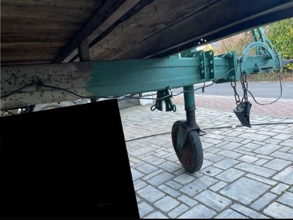 Bild 8:Einachsiger Traktoranhänger