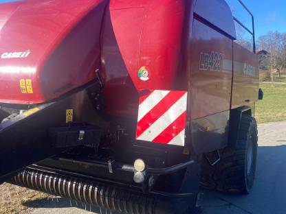 Bild 2:Case LB423 Quaderballenpresse