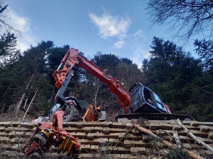 Bild 5:Kurzheckbagger Hitachi ZX225 mit Woody WH60-1