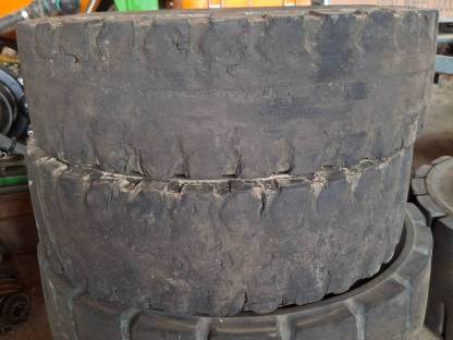 Bild 2:Staplerreifen 7.00 - 12 Continental