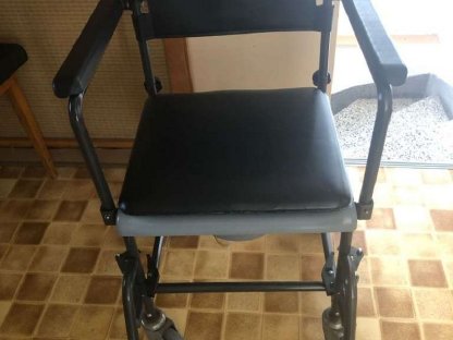 Bild 2:Fahrbarer Leibstuhl