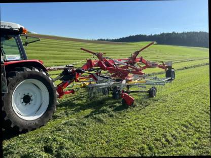 Bild 5:Pöttinger Seitenschwader Top 812