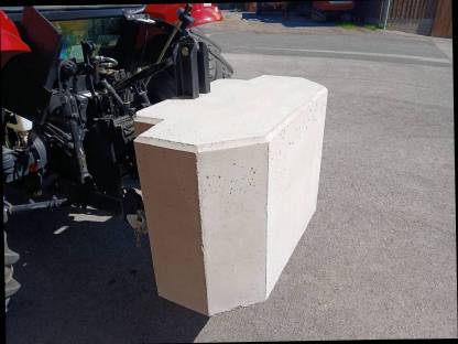 Bild 3:Frontgewicht und Heckgewicht 1.250 kg Traktorgewicht