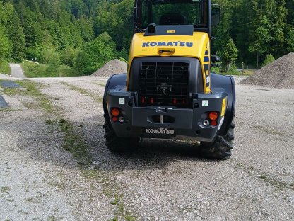 Bild 4:Komatsu WA100M8