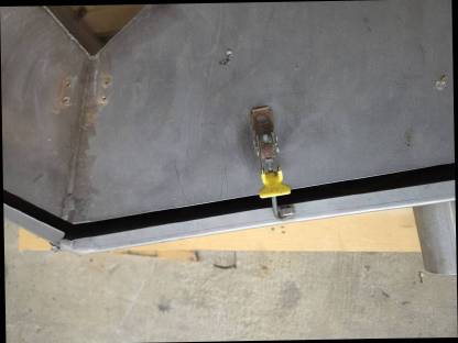 Bild 7:Monosem 5-reihiger Düngerbehälter-Aufsatz