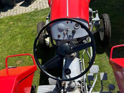 Bild 4:Traktor Lindner LW20