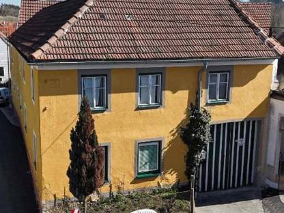 Bauernhaus mit vielen Nebengebäuden