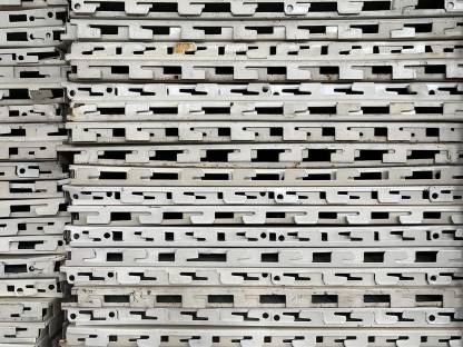 Bild 2:Metallregal Fächer und Rückwände ohne Steher