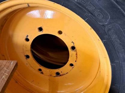 Bild 2:Reifen mit Felge für Steyr Fendt Lindner T 84 420/70 R24
