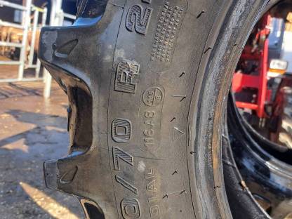 Bild 3:Reifen 320/70 R24