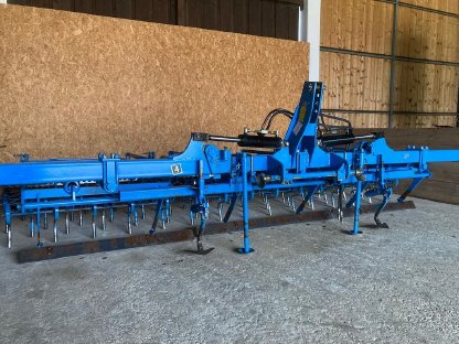 Bild 2:Lemken Korund/Saatbettkombination