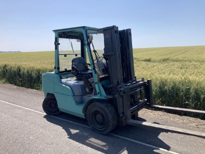 Bild 6:Dieselstapler Mitsubishi FD35 Triplexmast Zinkenverstellung