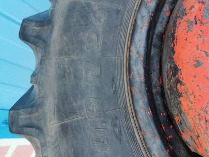 Bild 4:MB Trac 700 800 oder 900 Turbo Reifen mit Felgen und Schneek