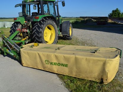 Bild 5:Krone Scheibenmähwerk, Pöttinger Erntewagen