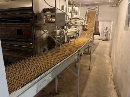 Bild 3:Big Dutchman Volierenanlage für Legehühner