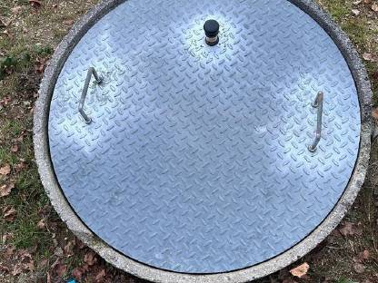 Bild 3:Brunnenabdeckung Deckel Schacht
